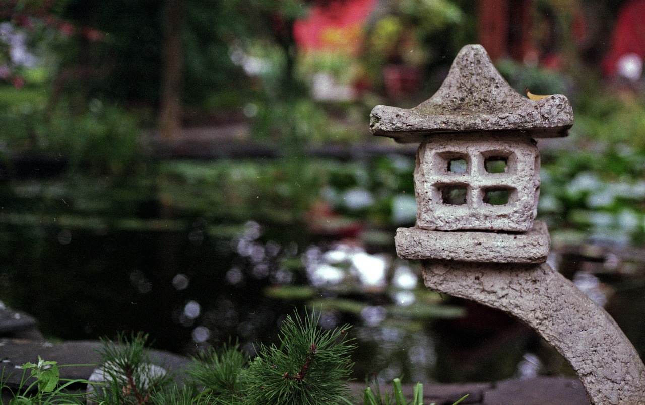 Upcycled Lanterns: Reusing Old Jars